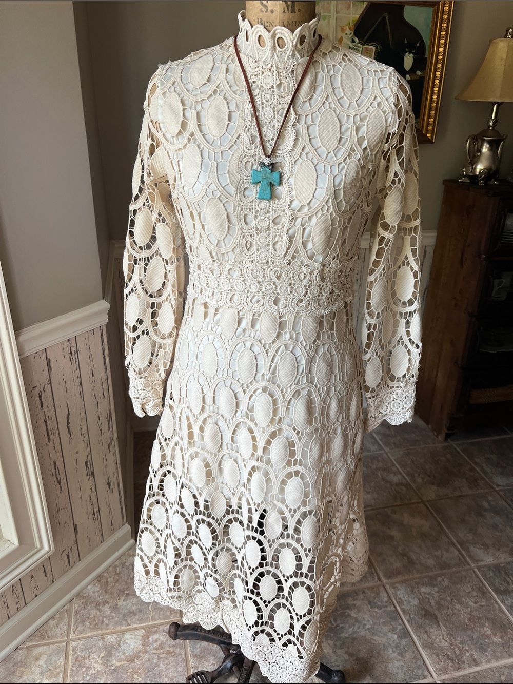 Vintage-Inspired Lace Midi Dress in Cream lace overlay Boho Style Md